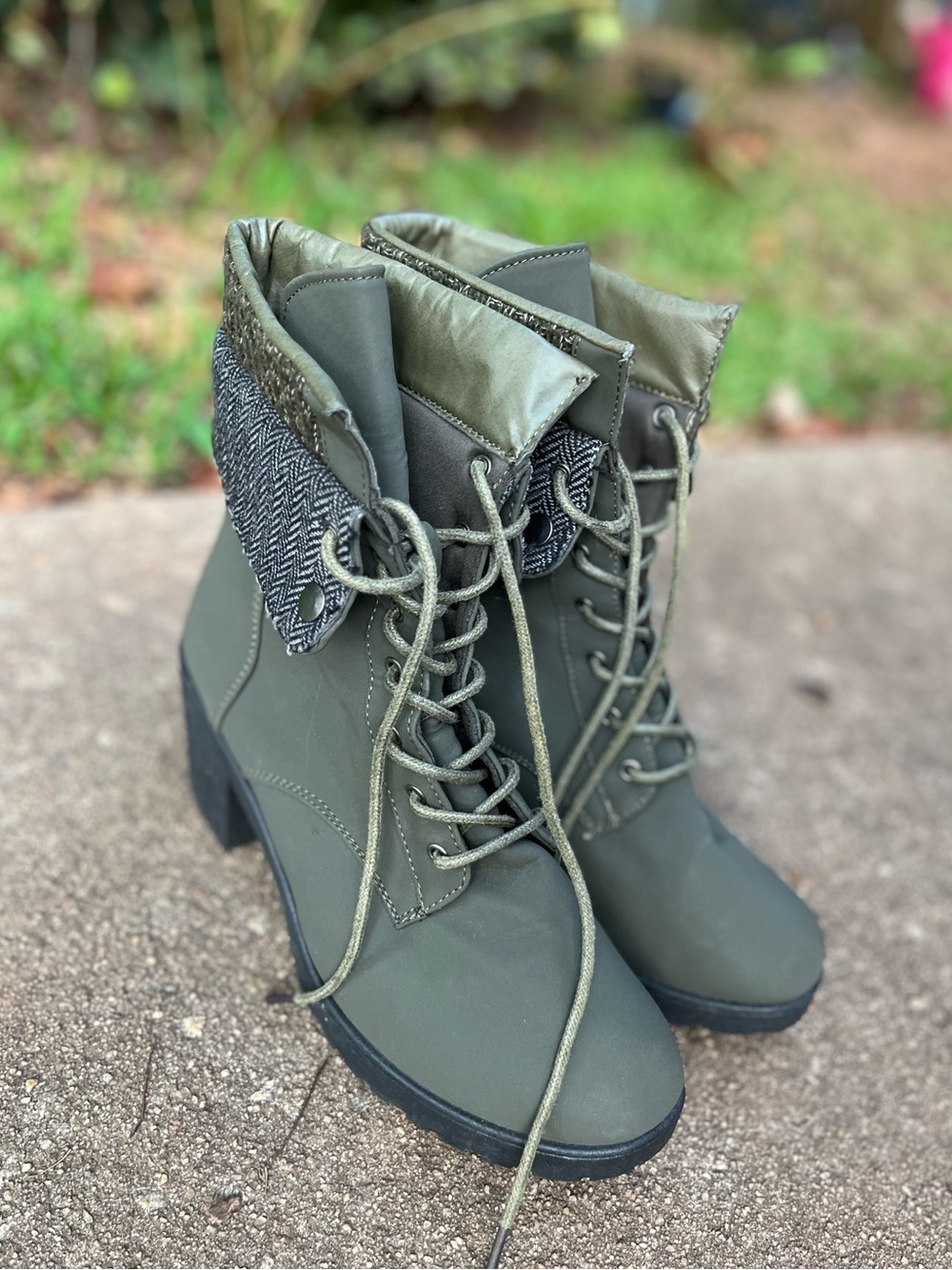 Women’s Lace-Up Foldover Ankle Boots - Olive. fall Winter wear Size 10